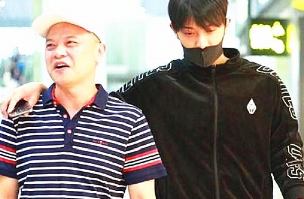 黄子韬父亲去世，留给他的不仅是龙韬娱乐，还要继承这家娱乐帝国
