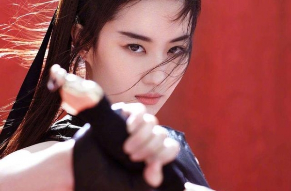 都说刘亦菲跌下神坛，状态发福瑕疵明显，谁的生图不真实？