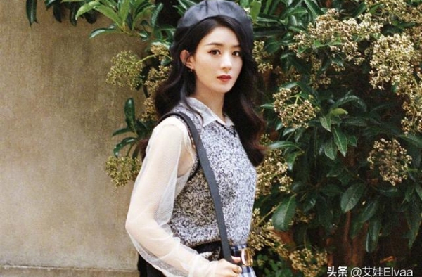 赵丽颖太惊艳，穿T恤扎马尾18连拍，罕见嘟嘴红唇美得让人心动