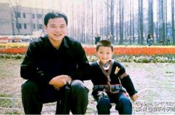 黄子韬爸爸病逝年仅52岁，疑似生病多时，临终为儿留百亿资产