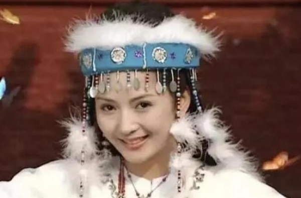 “香妃”逝世20年，家庭支离破碎，父亲哥哥相继离世