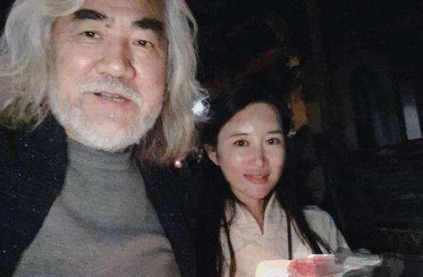 张纪中公开再婚，与杜星霖忘年恋上热搜，到今天，我才明白这一点