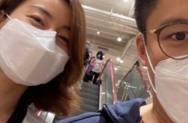 郭晶晶陪霍启刚看夜场电影 难得享受二人世界