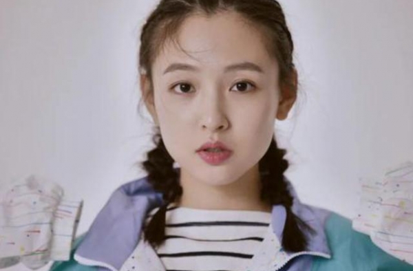 吴倩发视频助力母校却被吐槽，眼窝深陷显老气，网友：生孩子了吧