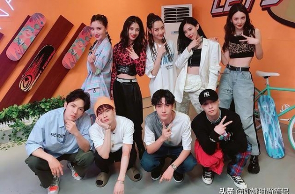 浪姐5人小分队在《街舞》燃炸全场！钟汉良直言：被“腹”吸引了