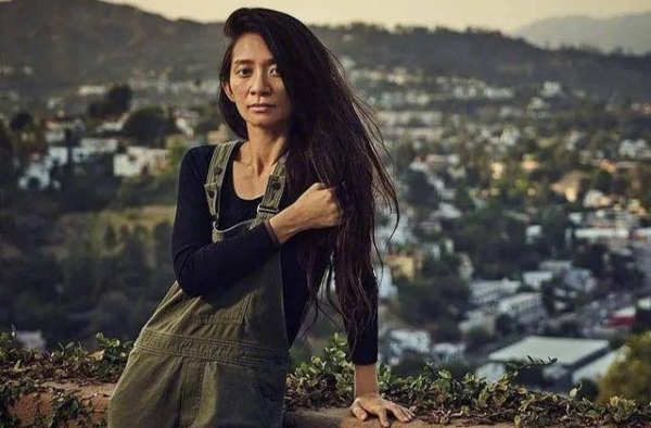 同为星二代，宋丹丹继女斩获国际大奖，赵本山女儿却甘当网红