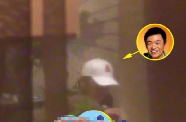 王宝强近况，小肚子凸显变中年油腻男，好事将近幸福肥太明显？