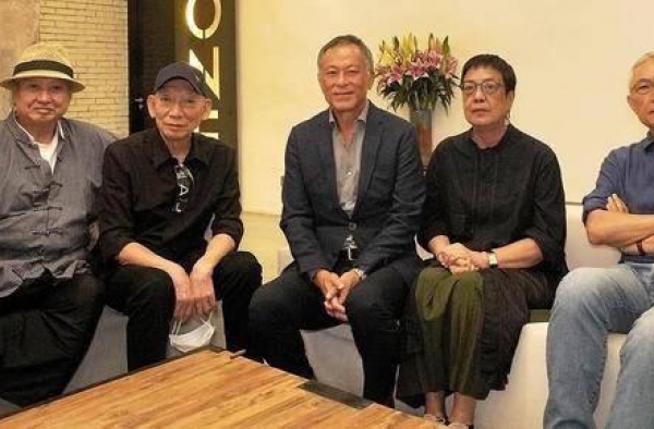 《七人乐队》首曝预告，杜琪峯徐克等七位导演抽签定拍摄年代