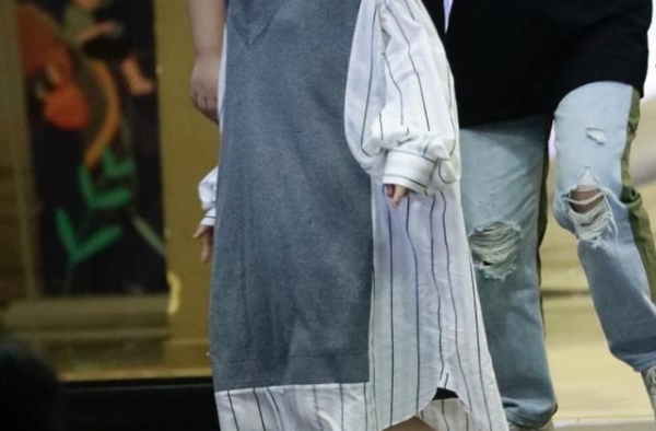 39岁谢娜怀二胎？肚子明显隆起，长裙也遮不住凸起的小腹
