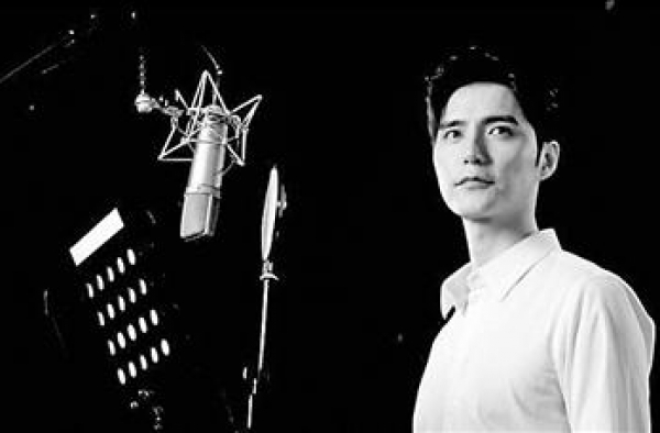 阿云嘎唱响男声版《我的祖国》