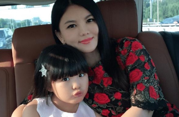 李湘买房堪比买菜，为录综艺在长沙买两套房，一套送父母！够豪气
