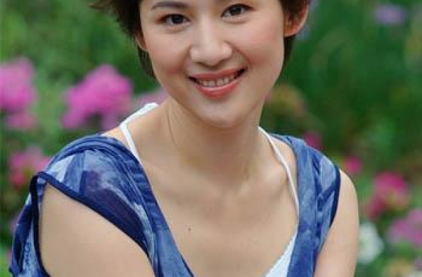 曾是东方卫视美女主播，采访时与富豪一见钟情，如今稳坐豪门宝座