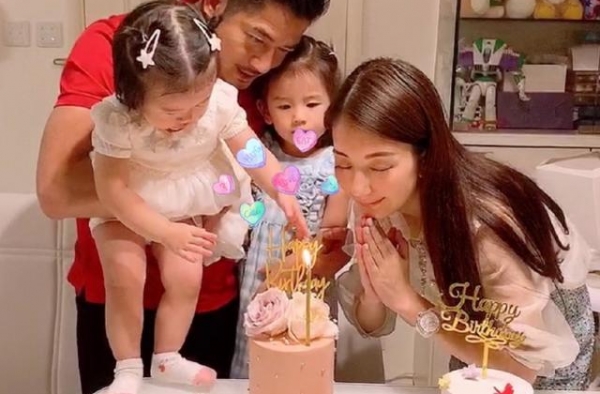 方媛秀幸福！牵着两个女儿散步，郭富城视角下母女三人超有爱
