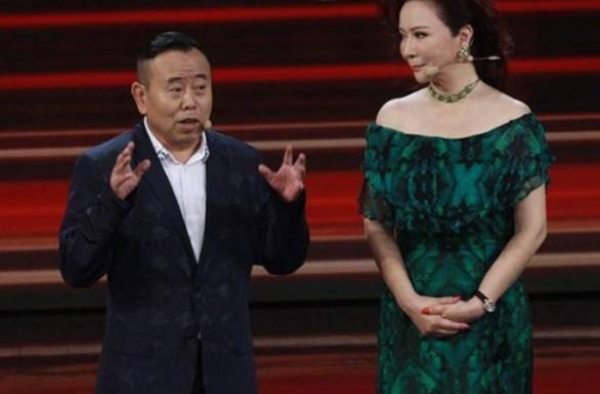 他是中国第一矮星，身高仅有128cm，四任妻子全是美人
