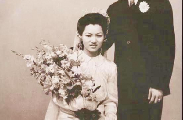 霍英东正妻出殡，二房子女前来送别！霍启刚公开祖母生前为人