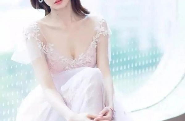 与刘亦菲高度相似的杨采钰，被视为金主爸爸真金白银堆砌的替代品