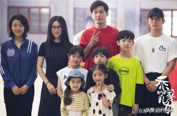 《乔家的儿女》开机，高颜值主角不算啥，这对“夫妇”阵容绝了