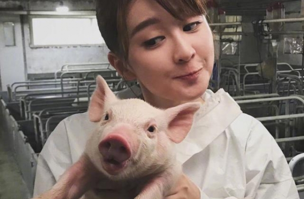 乔欣活动生图曝光，离开了精修加工后，颜值身材过于真实了