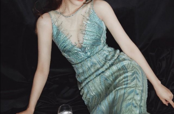 女艺人最能吸引观众眼球的，莫过于她们优美的线条
