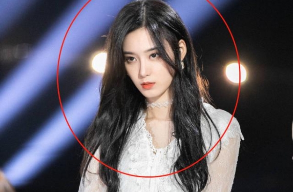 徐艺洋打篮球被拍，离开《创造营3》滤镜，这颜值我没看错吧？