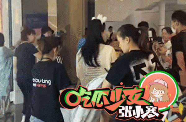 胡一天赵樱子因戏生情？粉丝拍到两人同回酒店照片，疑似恋情曝光