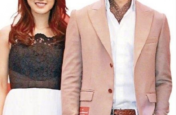 TVB袁伟豪求婚成功张宝儿，张宝儿家底雄厚，还晒大钻戒秀恩爱