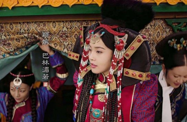 本来以为张佳宁的颖嫔和如兰够美了，看到她的李安澜后惊艳了