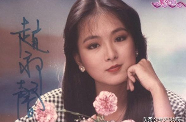 她曾是琼女郎出身，美貌不输王艳林心如，如今57岁依旧大方优雅