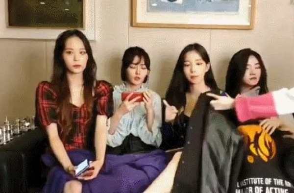 防走光却被扇耳光 韩国女团的中国艺人做错了啥？