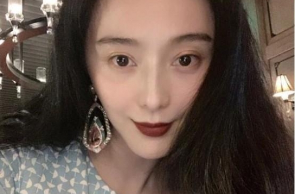 范冰冰生日晒出自拍照，个人相貌大变太奇怪，耳环是在暗示什么？
