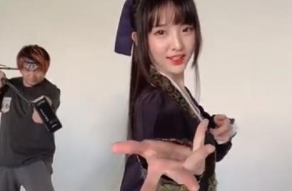 硬糖少女古装：郑乃馨侠女，张艺凡甜美，看到赵粤：差点就信了
