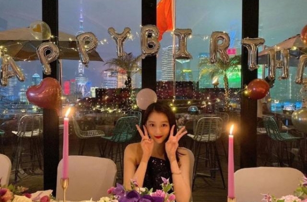 关晓彤开生日派对，喝酒蹦迪舞姿惹眼，被网友吐槽