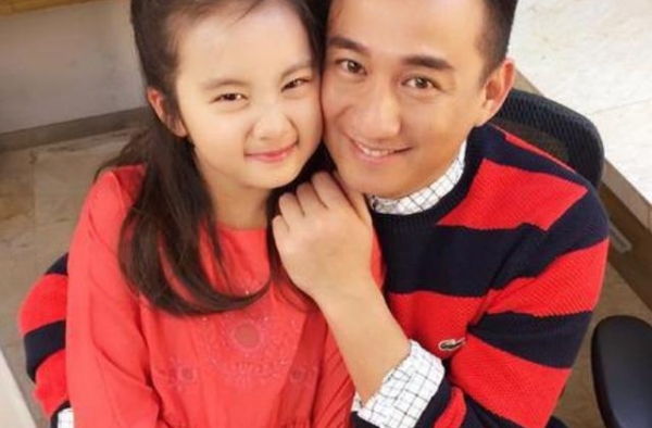 黄磊小女儿长大了，颜值不输姐姐黄多多，五官和爸爸复制粘贴