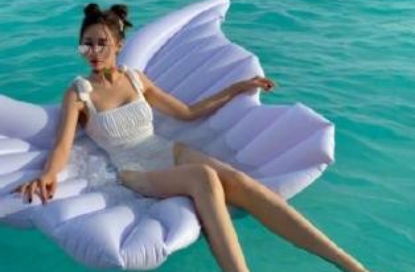 有种“胖”叫沈梦辰露脐装，镜头放大十倍后，网友：再不羡慕你瘦