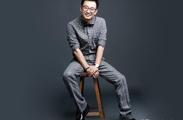 43岁黄海波近况曝光！在北京开演员培训班，亲自教学生表演动作