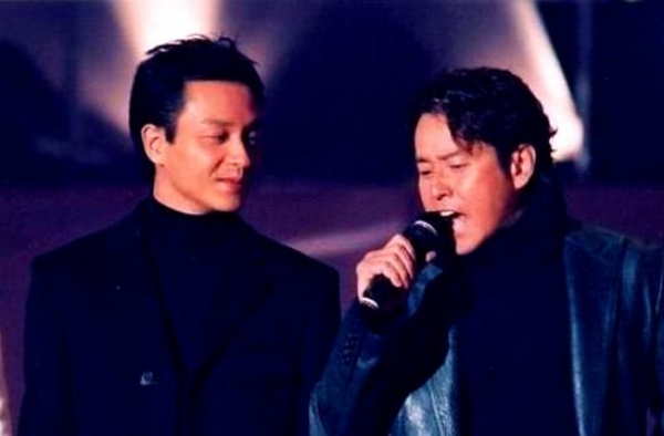 张国荣与谭咏麟各自拿出3首经典的歌曲来对比，你猜谁会胜出