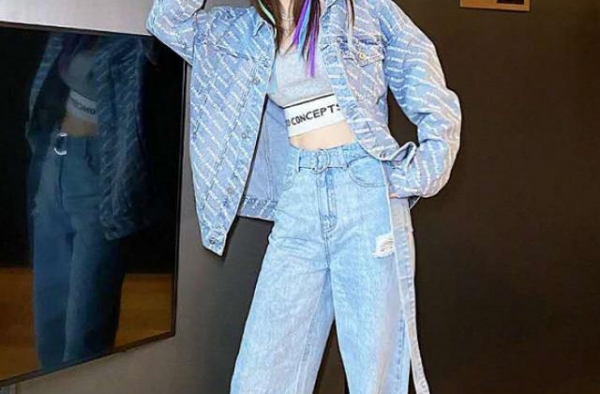 都是巧合？李小璐深夜晒视频脖子上疑似有吻痕，同款舞蹈都被扒出