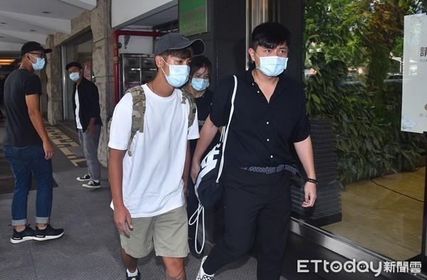 鼓鼓泛泪：爱不能这么晚说太突然了 连赞小鬼4优点 传承他的暖