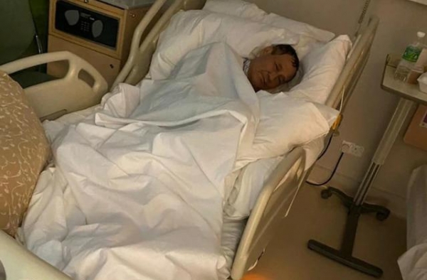 76岁陈惠敏抗癌成功！疾走拐杖当摆设，懒理纠纷和妻子悠哉喝茶