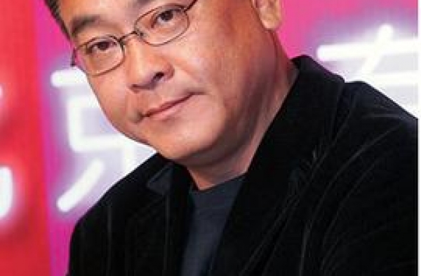 与妻子丁克9年后，尔冬升与情人生下私生女，亿万家产均留给女儿