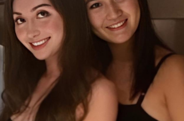 赌王最美孙女性感爱玩，虽是名校学霸，但妹妹比她沉稳更像接班人