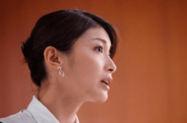 导演逼迫她全裸拍戏超5小时，10年后指证，导演身败名裂真解气