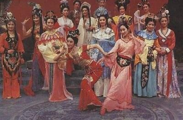 她是《西游记》最知名女演员，不会演戏经常挨骂，中年方知导演恩