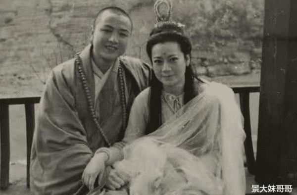 无法重拍瞬间：唐僧搂观音，如来穿军衣，八戒骑黑毛驴，沙僧吸烟