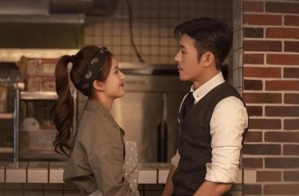 亲妈是总裁，干妈是导演，＂俩妈＂都捧不红的他却被赵露思带火了