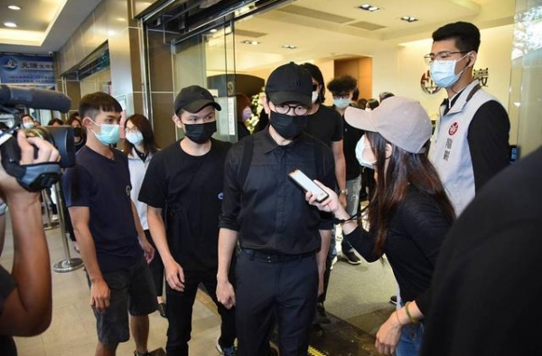 黄鸿升灵堂开放最后一日，林俊杰、任贤齐、陈柏霖现身悼念