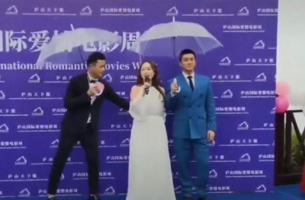 霍思燕电影节无修图曝光，发胖明显脸部松垮，网友感慨瞬间变普通