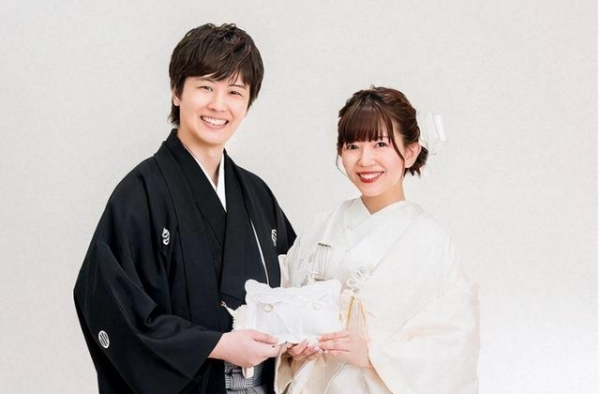 日本艺人三浦祐太朗表示，他老婆牧野由依允许他在二次元开后宫