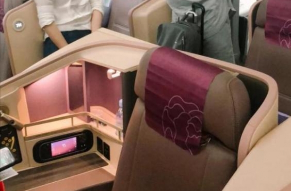 《非诚勿扰》乐嘉被曝出轨 与美女对视摸脸很暧昧