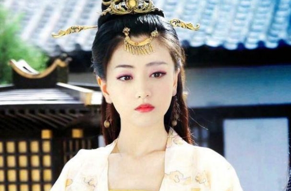 39岁杨蓉又演清朝剧，对比6年前的《宫锁连城》，这颜值绝了
